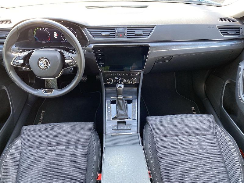 Škoda Superb (2023) Combi 1.4 TSI iV DSG Style - fotka 5 z 37