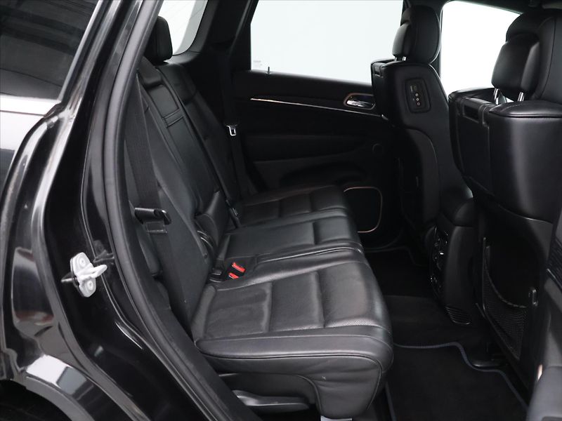 Jeep Grand Cherokee 3,0 CRDI 184kW 4x4 Summit - fotka 13 z 32