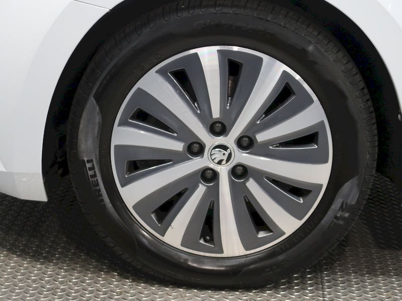 Škoda Superb (2023) STYLE 2.0TSI 140KW DSG - fotka 12 z 41