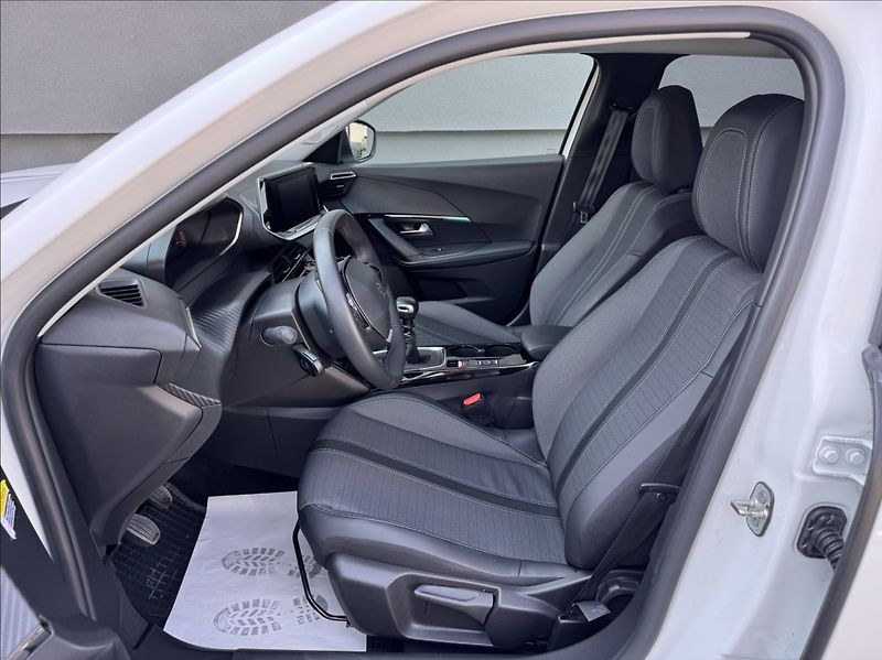 Peugeot 2008 1,2 i ALLURE DPH 1.maj původČR - fotka 21 z 50