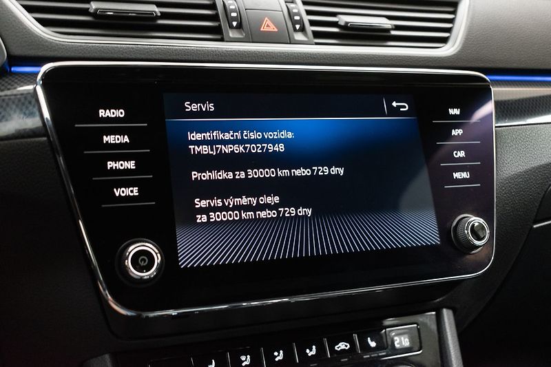 Škoda Superb 2.0 TDI 4x4*SPORTLINE*CANTON* - fotka 38 z 46
