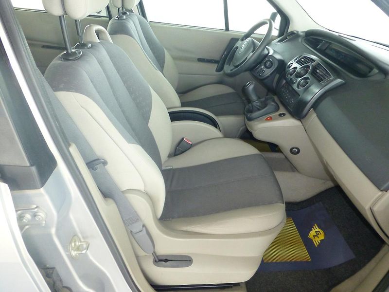 Renault Scénic (2006) 1,6 16V*STŘEŠNÍ NOSIČE**KLIMA* - fotka 19 z 26