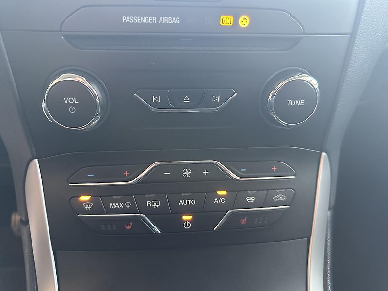 Ford S-MAX Business 2.5i HEV 190k aut. - fotka 21 z 28