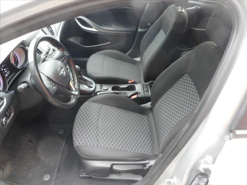 Opel Astra 1,6 CDTi SPORT TOURER - fotka 18 z 28