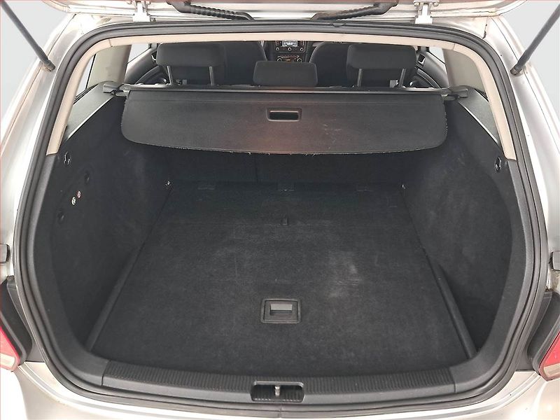 Volkswagen Golf (2010) 1.6 TDI, nová STK, udržované - fotka 12 z 15