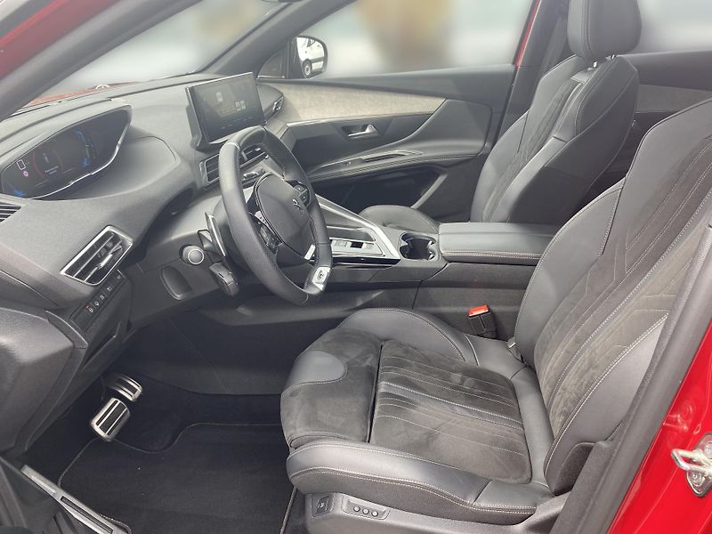 Peugeot 3008 GT HYBRIDe-EAT8 4x4 - fotka 14 z 27