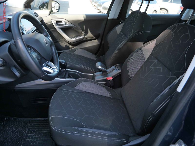 Peugeot 2008 (2019) 1.2 PT, 1.maj,ČR, Active - fotka 9 z 19