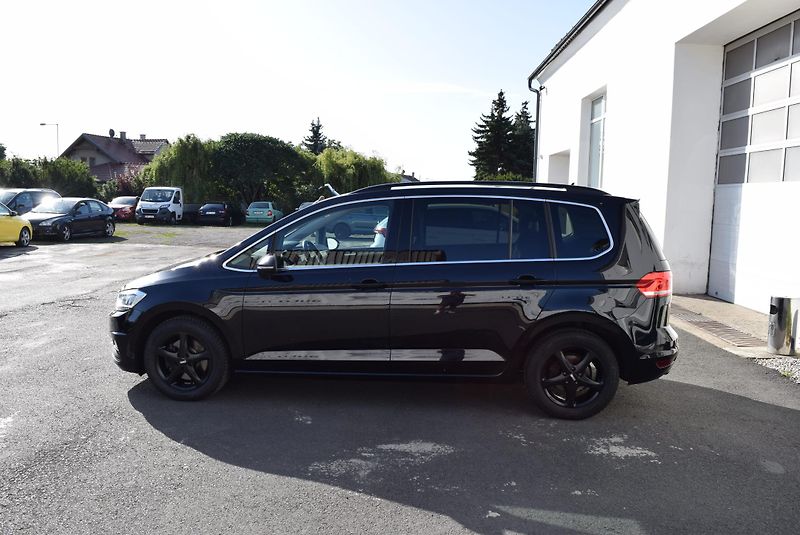 Volkswagen Touran (2018) 1.4TSI 110kw CLBMT 7MÍST LED  - fotka 13 z 48