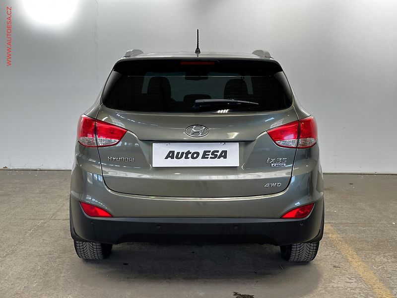 Hyundai ix35 (2011) 2.0CRDi 4x4, ČR, Xenon, AC - fotka 5 z 15