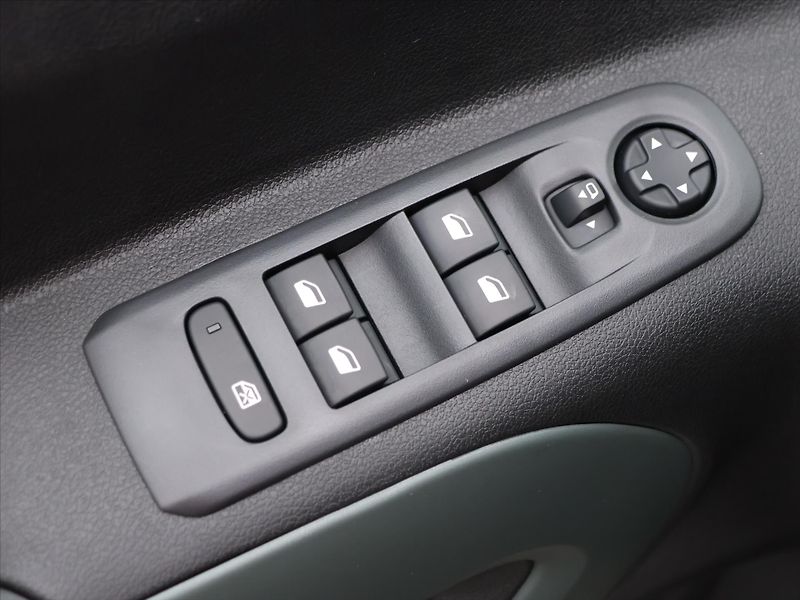Citroën Berlingo 1,5 BlueHDI 96kW Shine XL CZ - fotka 15 z 25