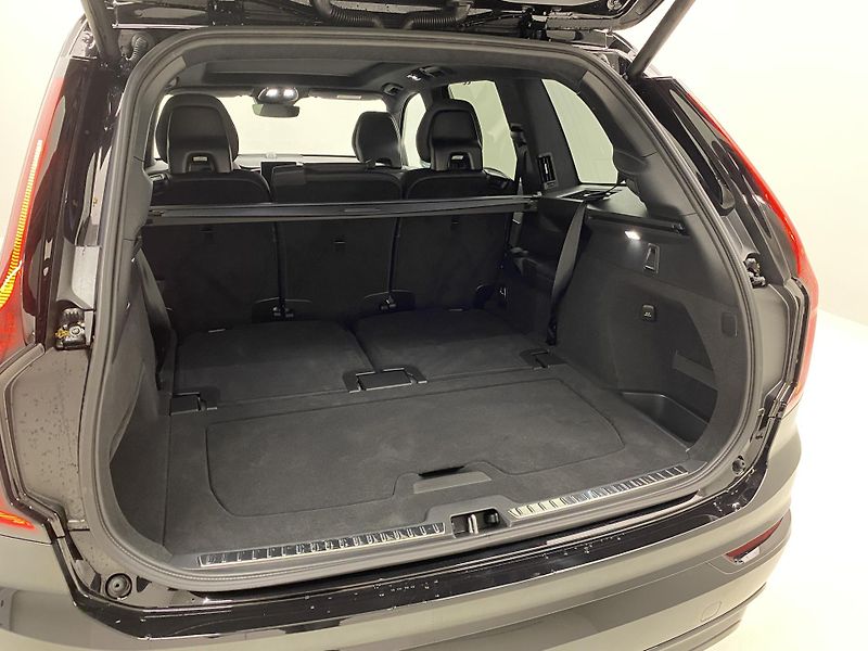 Volvo XC90 (2026) B5 AWD AUT BLACK EDITION ULTRA - fotka 6 z 73