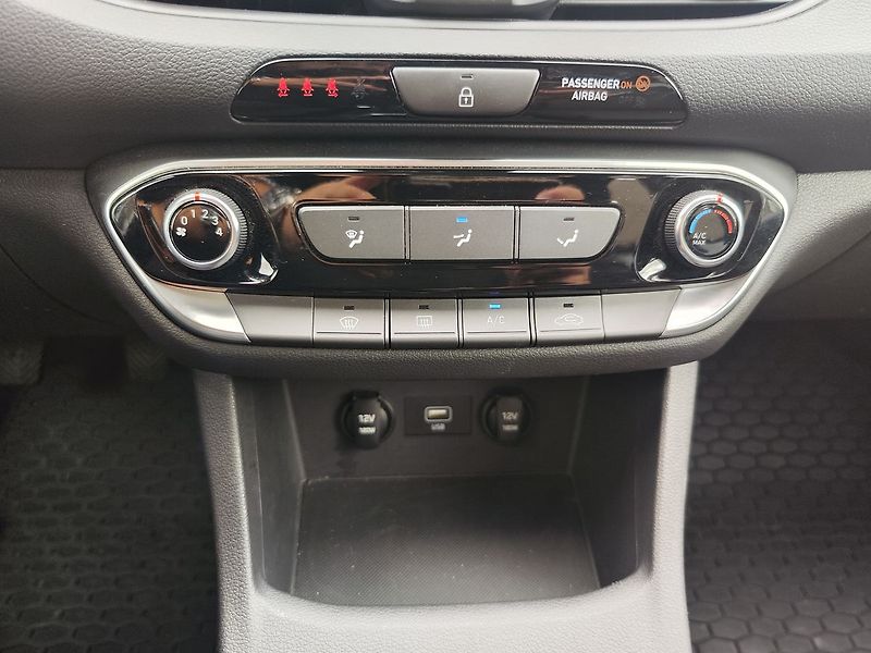 Hyundai i30 1.0 T-GDI/88kW Comfort - fotka 16 z 27
