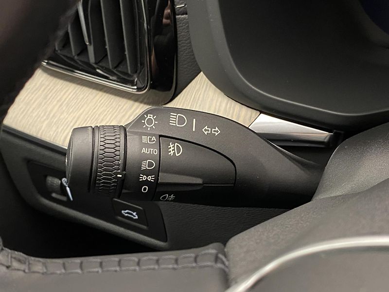 Volvo XC60 B5 AWD INSCRIPTION REZERVACE - fotka 27 z 43