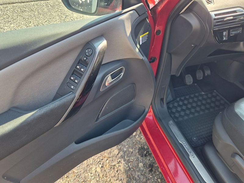 Citroën C4 Picasso 1.2 96kW Manuál, SHINE výbava - fotka 18 z 26
