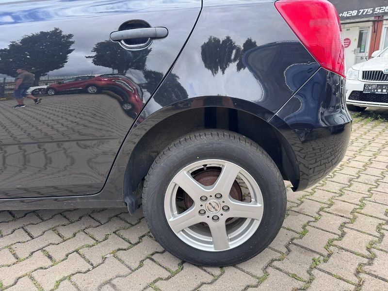 Škoda Fabia (2010) 1,4i 16V 63 KW 2.MAJ KILOMETRY - fotka 16 z 50