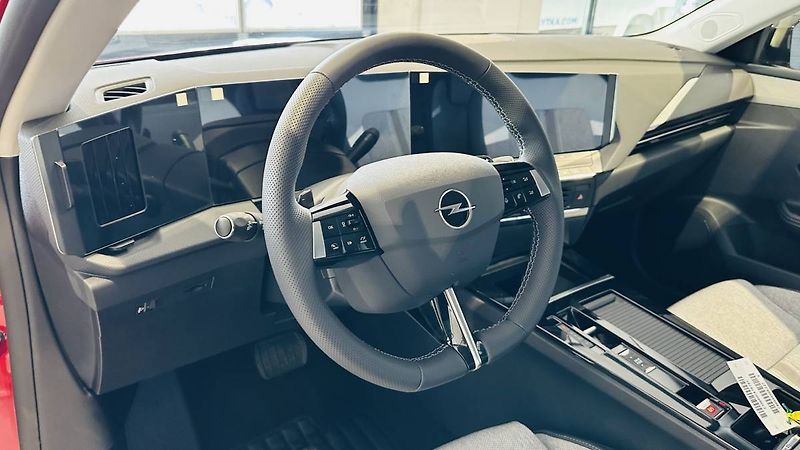 Opel Astra Elegance HB 1.2 TURBO 96kW/130 - fotka 8 z 29