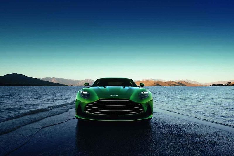 Aston Martin DB12