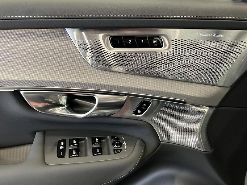 Volvo XC90 T8 eAWD Ultra BE - REZERVACE - fotka 23 z 43