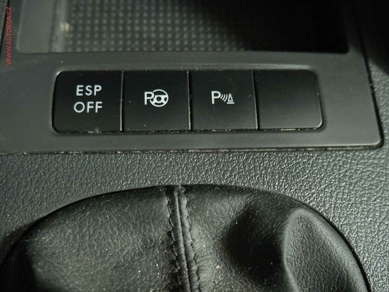 Volkswagen Touran (2009) 1.9 TDI - fotka 17 z 19