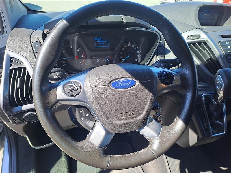 Ford Tourneo Custom 2,0 TDCI 9 MÍST - fotka 13 z 21