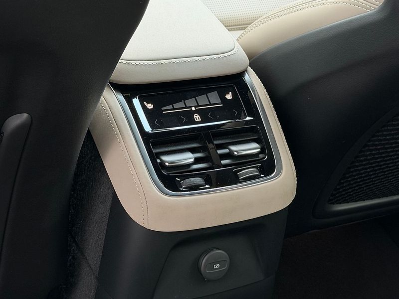 Volvo XC90 T8 PLUS, VZDUCH, 360°, 335kW - fotka 13 z 24