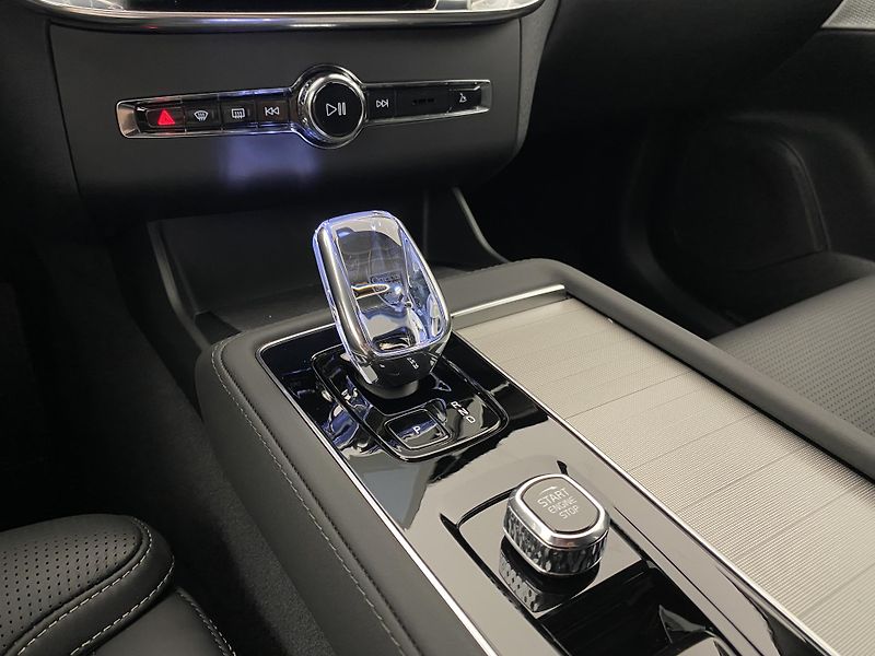 Volvo XC90 (2026) B5 AWD AUT BLACK EDITION PLUS  - fotka 38 z 74