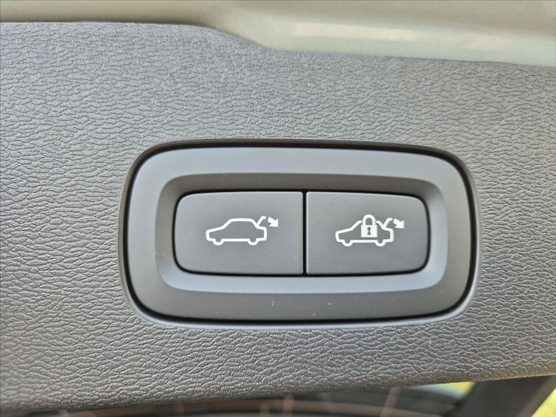 Volvo V60 2,0 B4 - fotka 13 z 19