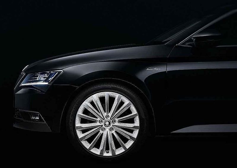 Škoda Superb Black Crystal.