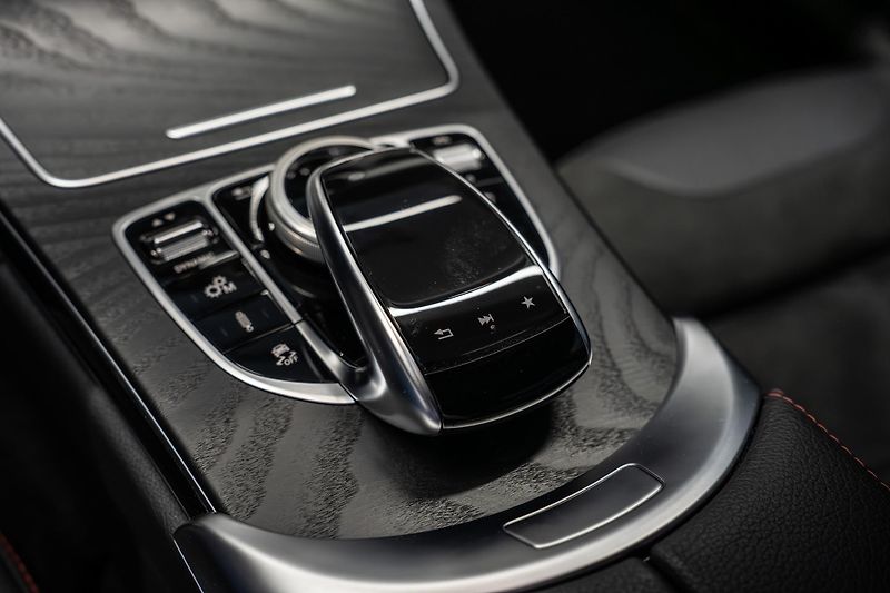 Mercedes-Benz Třídy C C43 AMG BITURBO 4MATIC 270 kW  - fotka 30 z 55