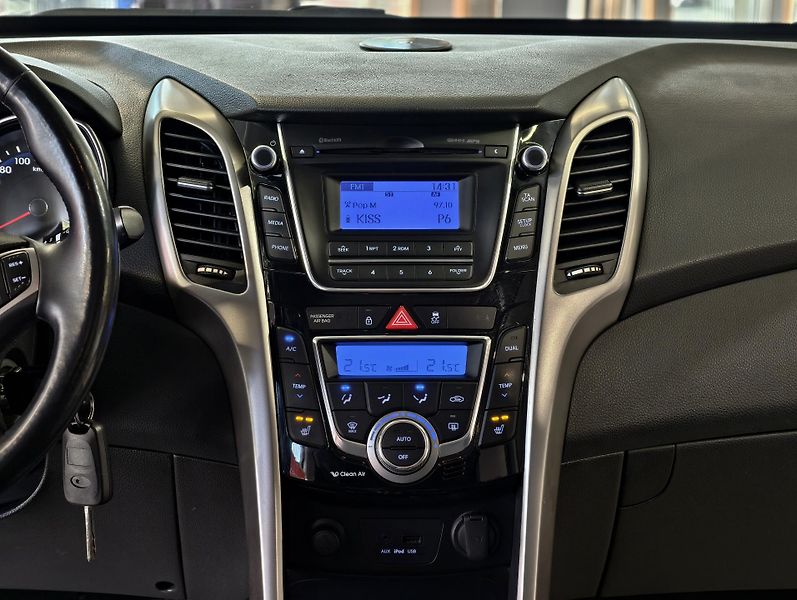 Hyundai i30 1.6 GDi 88kW KAMERA VÝHŘEVY ČR - fotka 13 z 23