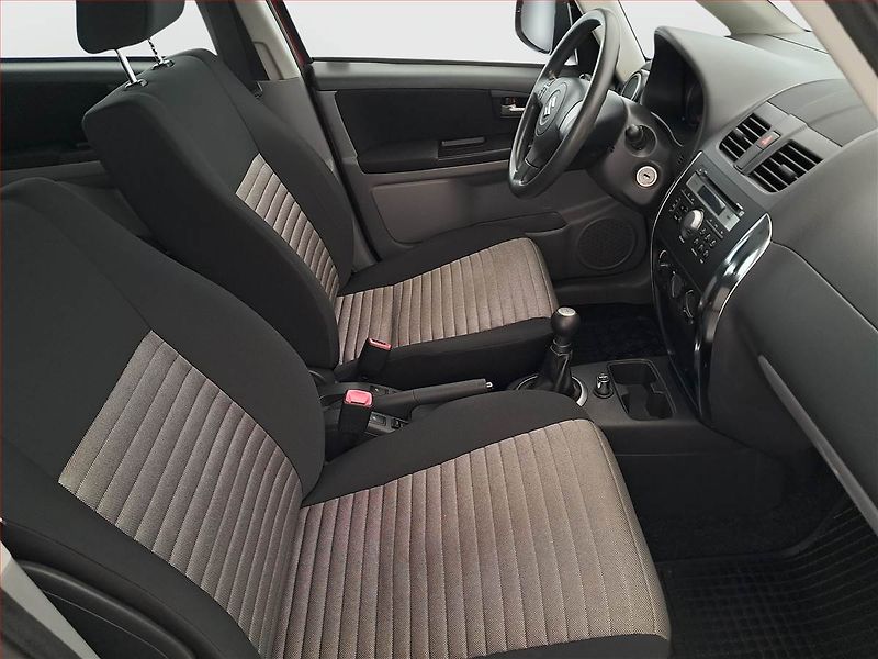 Suzuki SX4 (2014) 1.6 VVT, 4X4, ČR,1.maj - fotka 9 z 18
