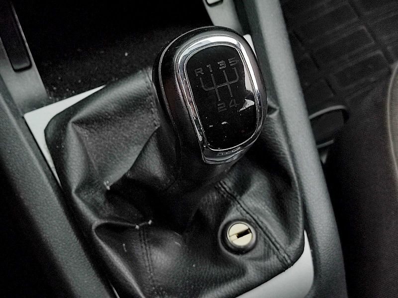 Škoda Octavia (2013) Combi Ambiente 1,6 Tdi 77 Kw - fotka 15 z 28