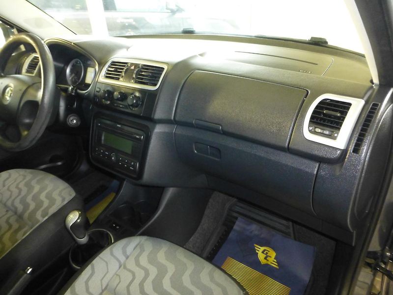 Škoda Fabia (2009) 1,6I-77KW***KLIMATIZACE***ALU - fotka 14 z 19
