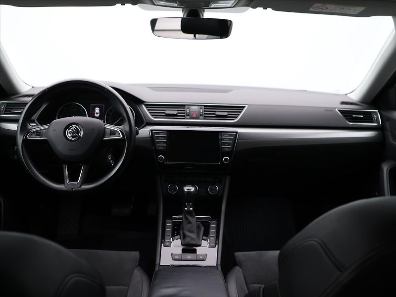 Škoda Superb 2,0 TDI 110kW DSG Style Plus - fotka 21 z 29