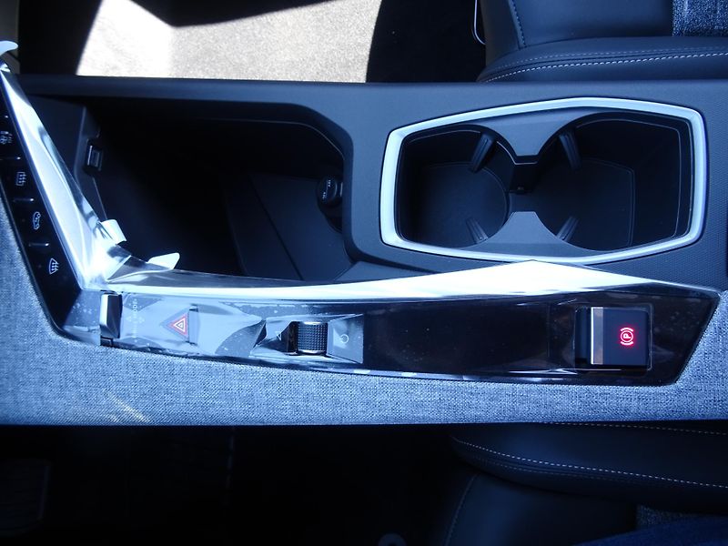 Peugeot 3008 (2026) BUSINESS Hybrid 145k e-DCS6 - fotka 41 z 49