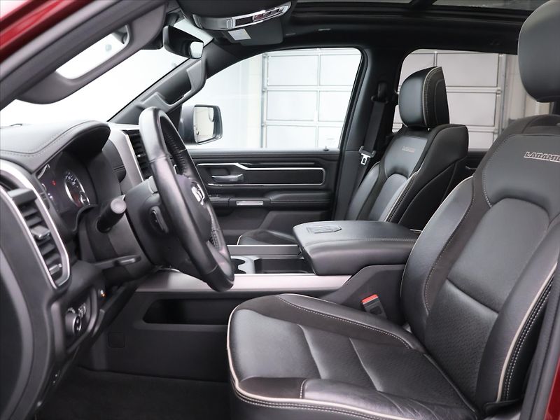 Dodge RAM 5,7 1500 295kW Laramie 4x4 - fotka 11 z 32