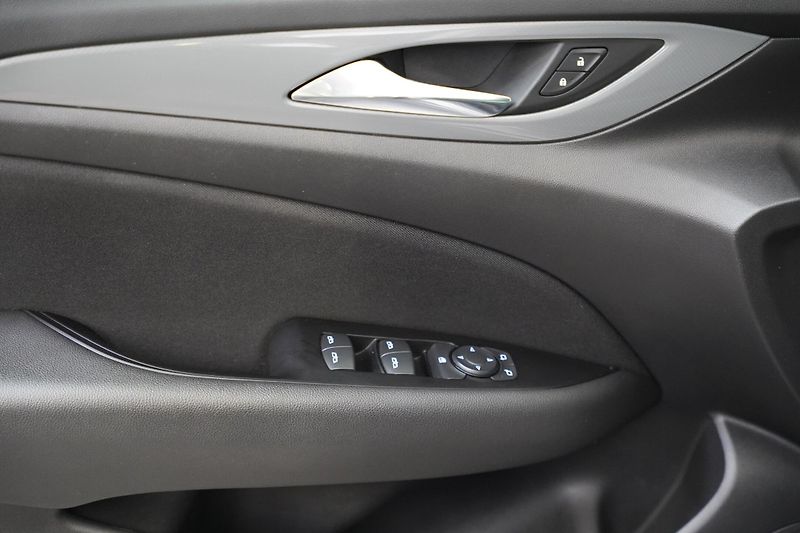 Opel Insignia - fotka 12 z 23
