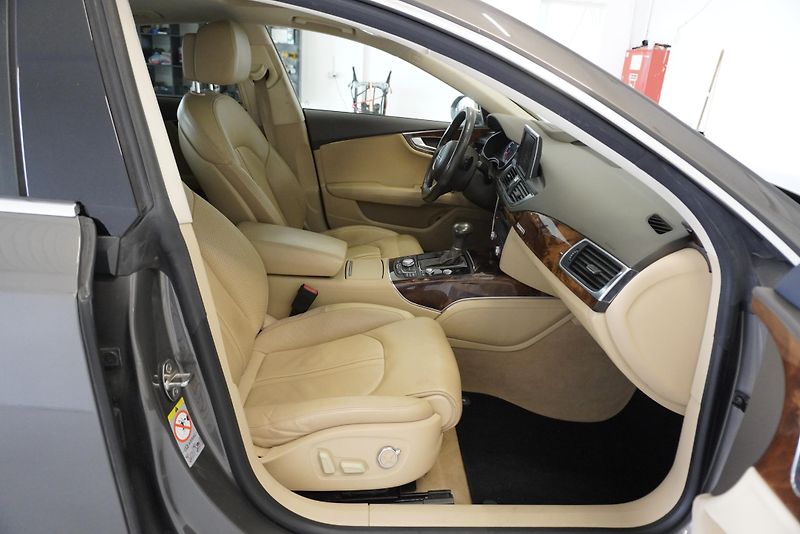 Audi A7 3.0 TFSi QUTTRO S-TRONIC - fotka 31 z 32