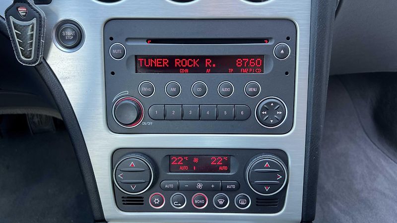 Alfa Romeo Spider 3.2 V6 JTS Q4 191kW - fotka 13 z 24