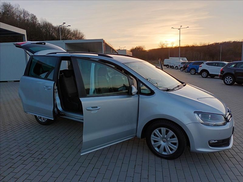 Volkswagen Sharan 2,0 TDI,7MÍST,SERVISKA,VÝHŘEV - fotka 9 z 46