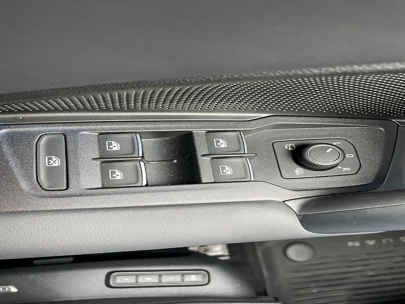 Volkswagen Tiguan (2025) R-LINE 1,5 TSI 130 KW EHYBRID - fotka 33 z 55