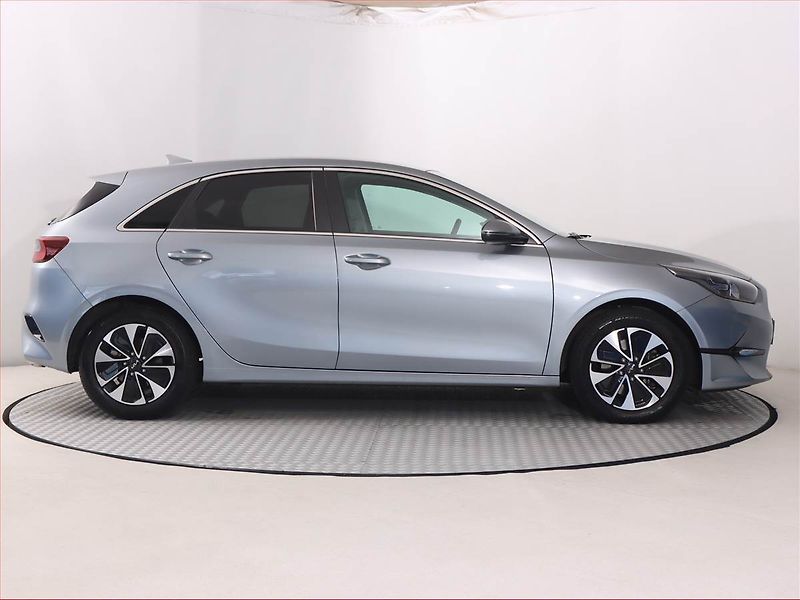 Kia Ceed (2025) 1.5 T-GDI - fotka 6 z 22