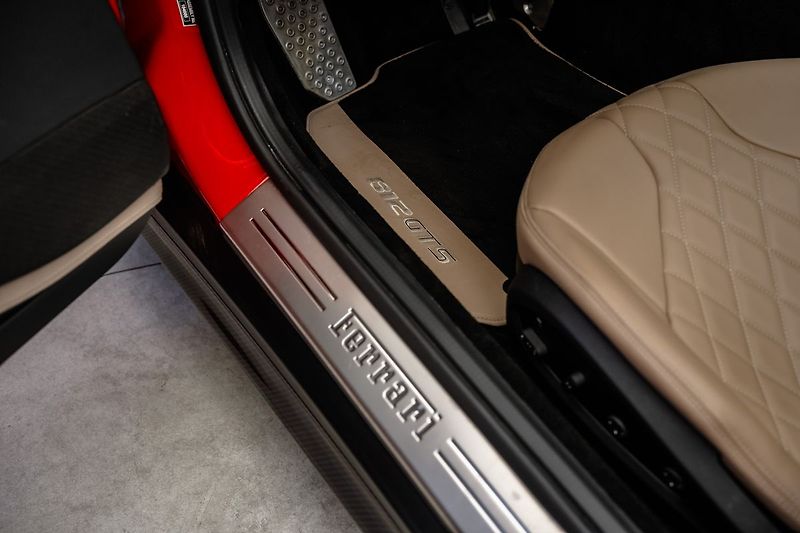 Ferrari 812 GTS, lift, karbon, CZ - fotka 22 z 40