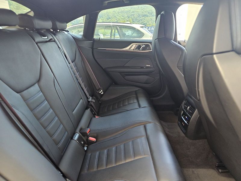 BMW Řada 4 M440i xDrive - fotka 18 z 36
