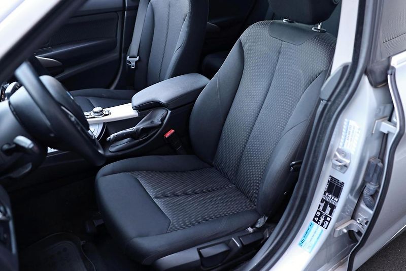 BMW Řada 3 320i xDrive - fotka 8 z 14
