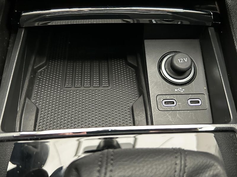 Škoda Karoq 1.5 TSI Top selection - fotka 21 z 28
