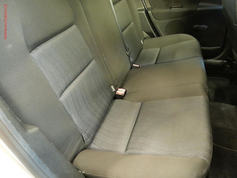 Peugeot 207 (2008) 1.4i, 1.maj,ČR, AC - fotka 11 z 18