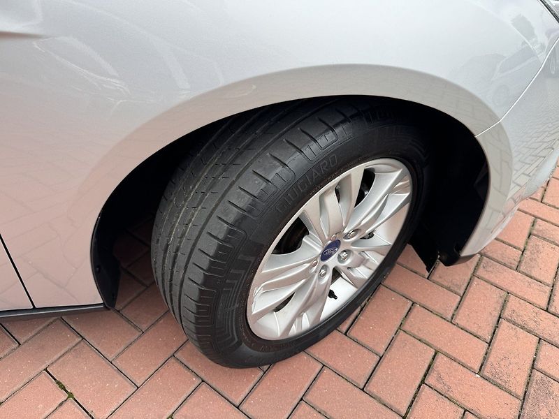 Ford Focus (2011) 1.6i Ti-VCT Klima Winter Paket - fotka 43 z 46