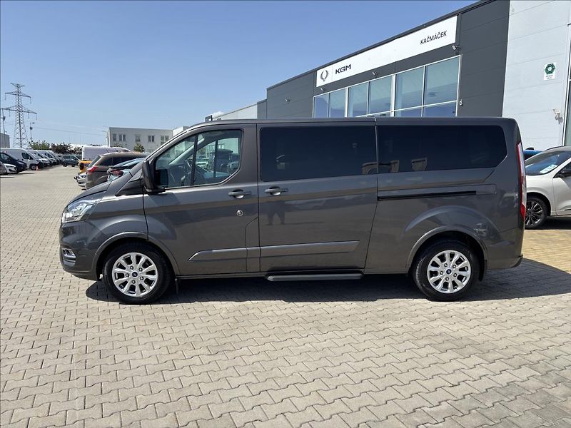 Ford Tourneo Custom 2,0 EcoBlue 110kW L2 Titanium - fotka 2 z 41