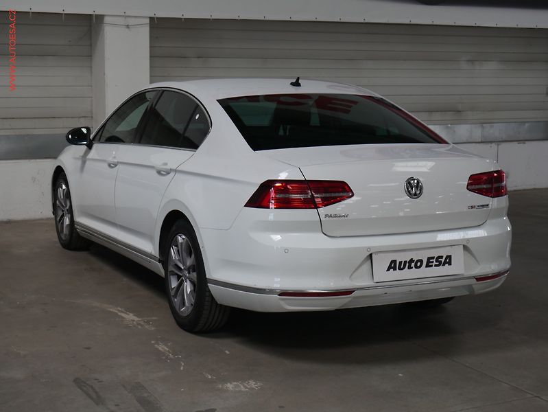 Volkswagen Passat (2015) 1.4TSI, AT, navi, LED - fotka 4 z 28